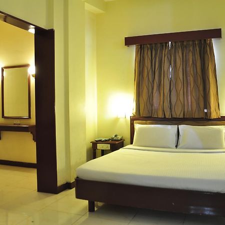 Hotel Orange Blossom Tiruchirappalli Extérieur photo