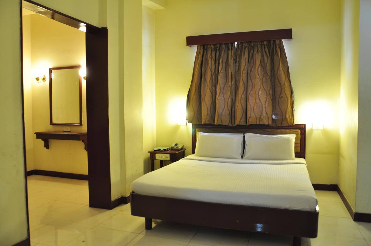Hotel Orange Blossom Tiruchirappalli Extérieur photo