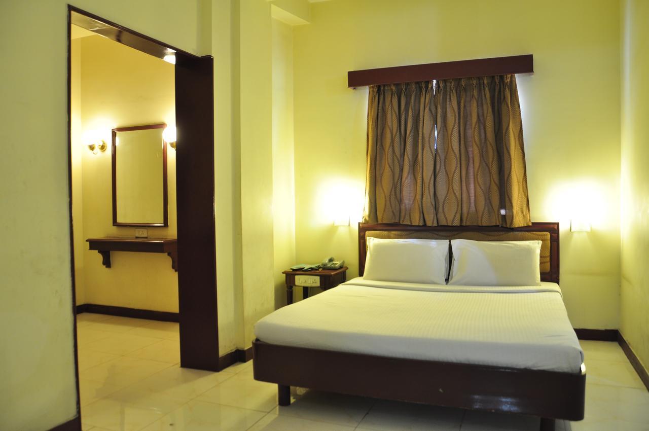 Hotel Orange Blossom Tiruchirappalli Extérieur photo